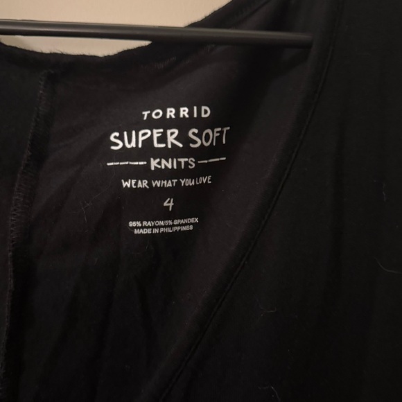 Torrid top size 4 - Picture 2 of 2